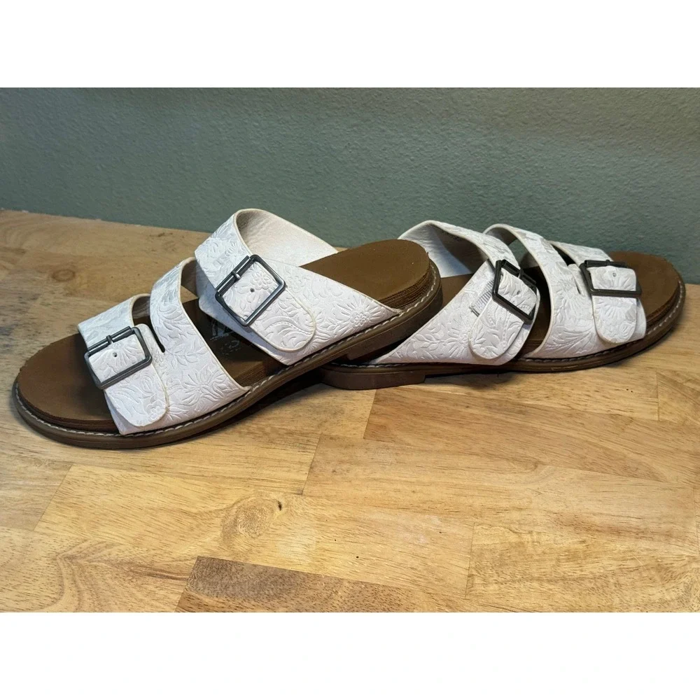 Very G Women White Floral Embossed Triple Strap Slide Sandals Size 7